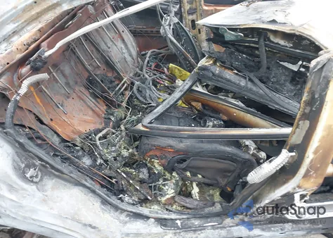 2013 Mercedes-Benz C 250 Sport z USA, uszkodzony, nr VIN WDDGF4HB9DR297092